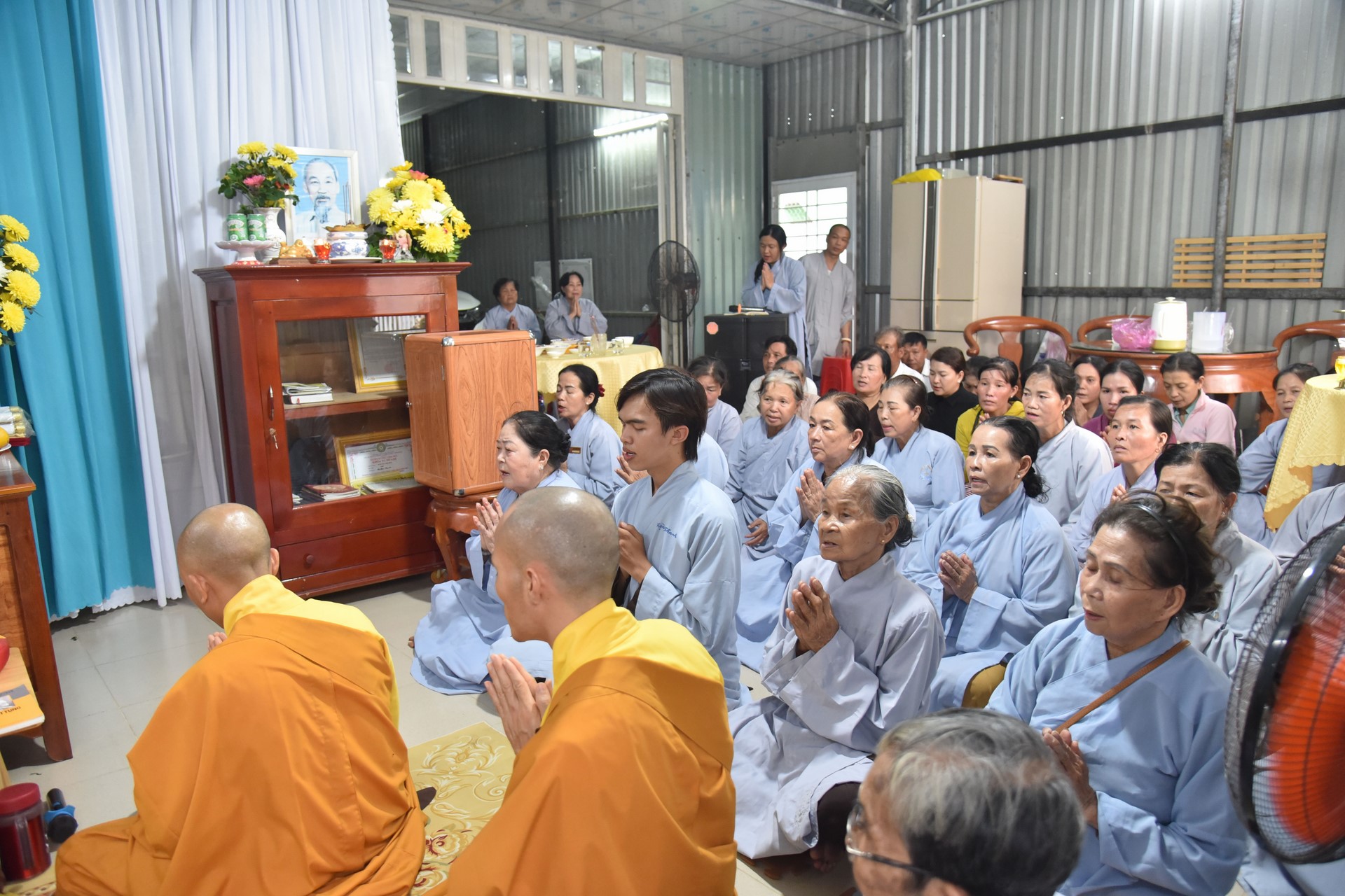Chanting sutra, releasing creatures to pray for peace in Tan Thanh, Long An by the Charity Board